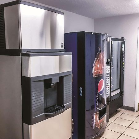 La Quinta Inn By Wyndham Moline Airport Extérieur photo
