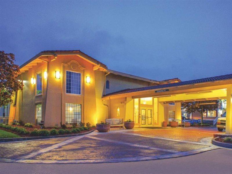 La Quinta Inn By Wyndham Moline Airport Extérieur photo