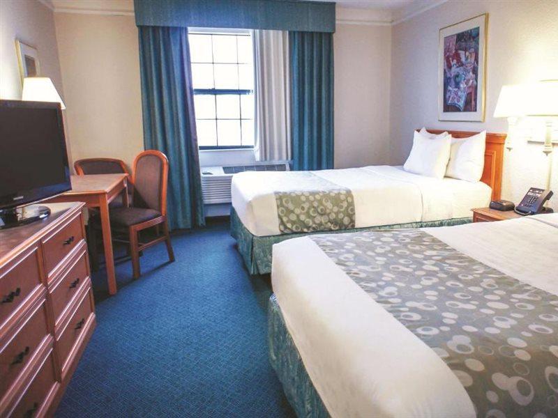 La Quinta Inn By Wyndham Moline Airport Extérieur photo