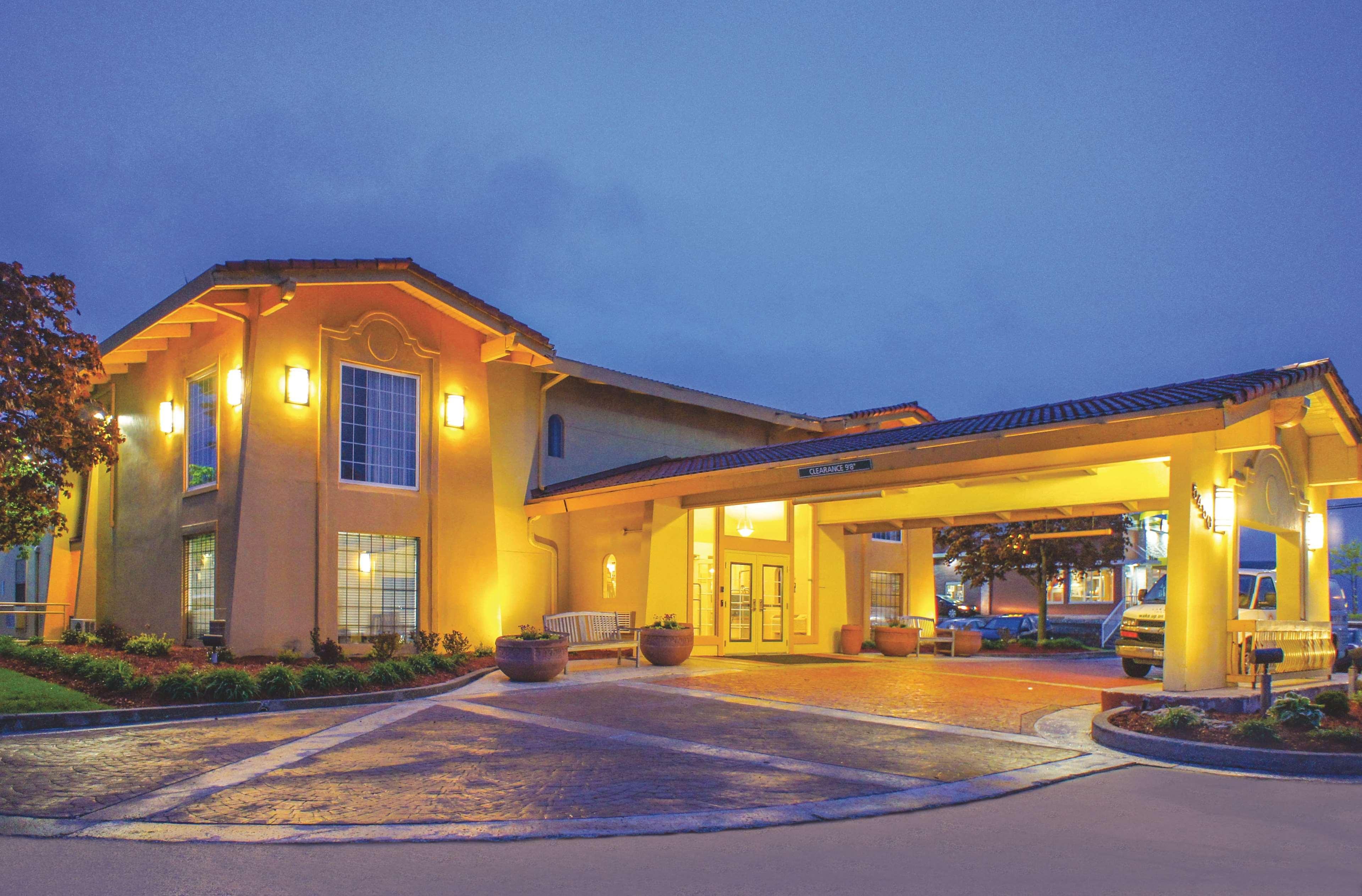 La Quinta Inn By Wyndham Moline Airport Extérieur photo