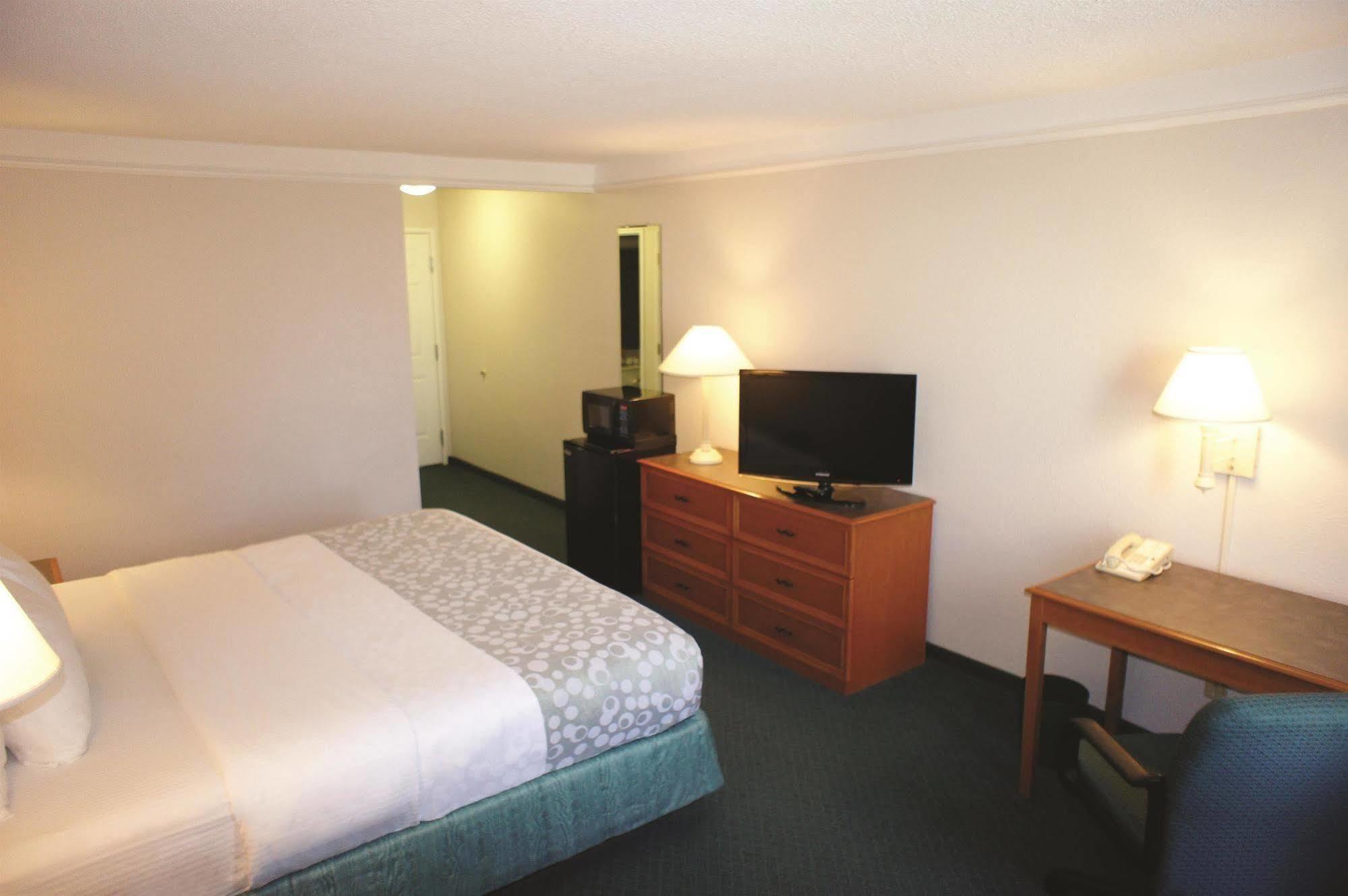 La Quinta Inn By Wyndham Moline Airport Extérieur photo