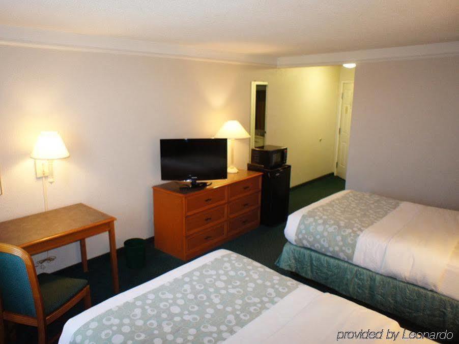 La Quinta Inn By Wyndham Moline Airport Extérieur photo
