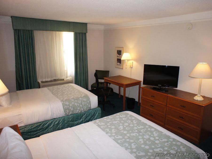 La Quinta Inn By Wyndham Moline Airport Extérieur photo