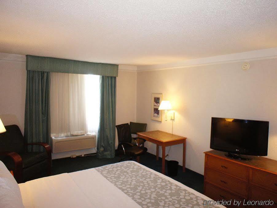 La Quinta Inn By Wyndham Moline Airport Extérieur photo