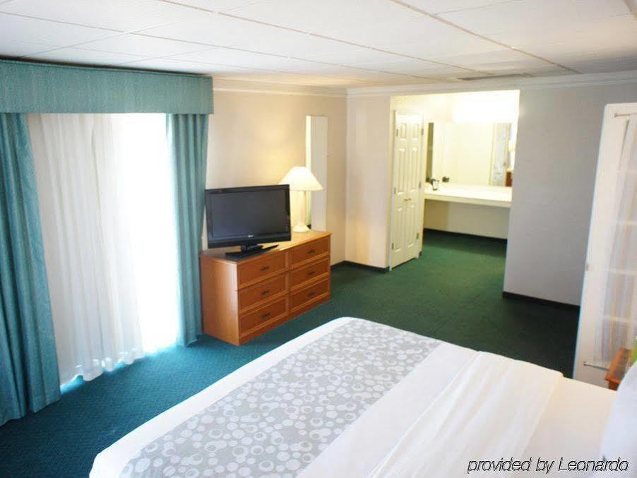 La Quinta Inn By Wyndham Moline Airport Extérieur photo
