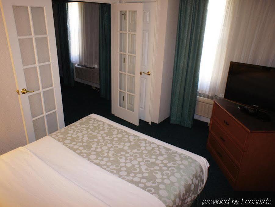 La Quinta Inn By Wyndham Moline Airport Extérieur photo