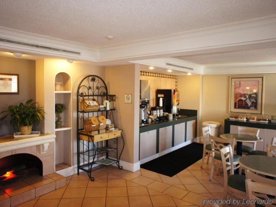 La Quinta Inn By Wyndham Moline Airport Extérieur photo