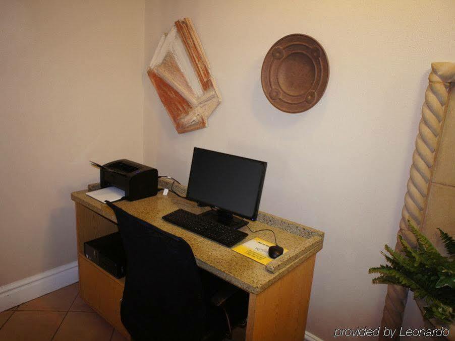 La Quinta Inn By Wyndham Moline Airport Extérieur photo